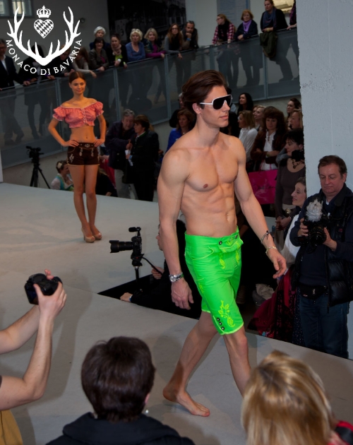 BRANDNEW: Bavarian trunks and leisure pants, neongreen